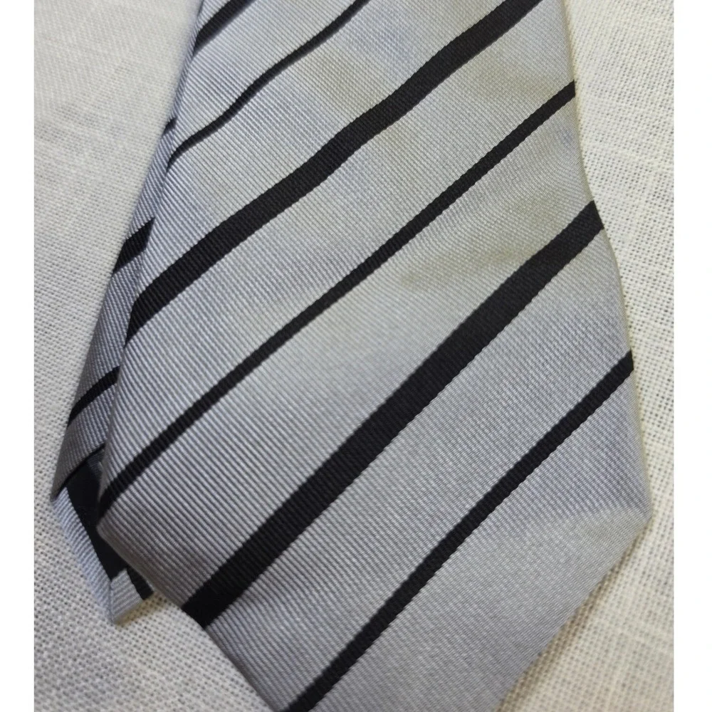 Banana Republic Mens Grey Black Diagonal Striped Ribbed Silk Necktie